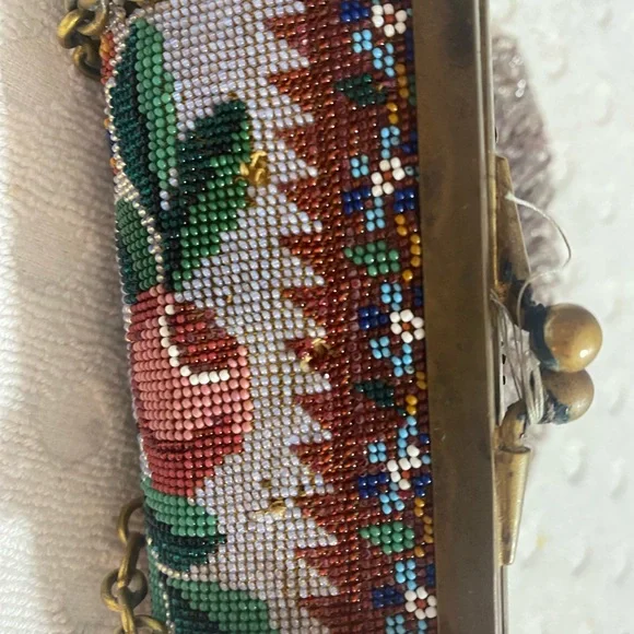 Very delicate french floral Microbead purse - Picture 9 of 16